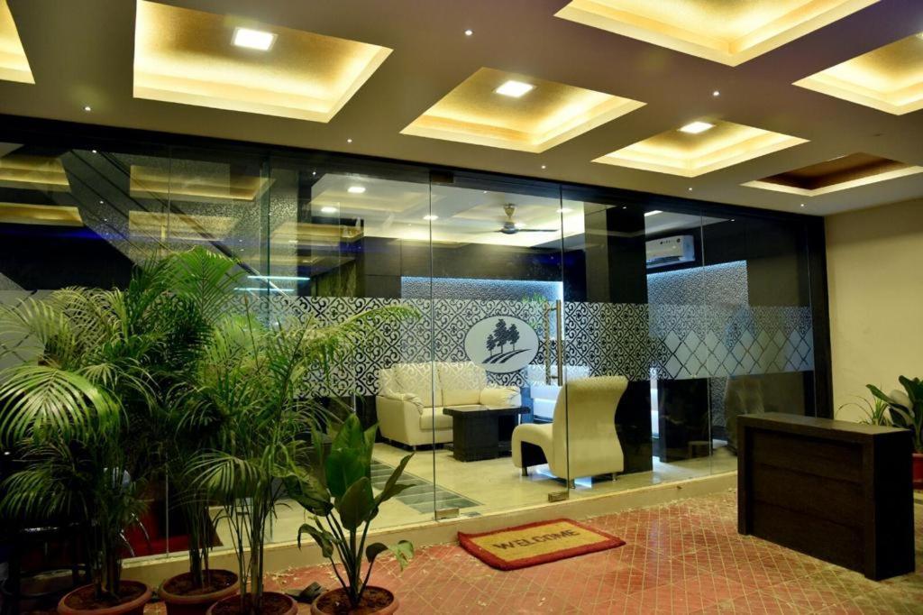ไพน์ทรี บูทิก โฮเต็ล - กรีมส์ โร้ด Hotel เชนไน ภายนอก รูปภาพ