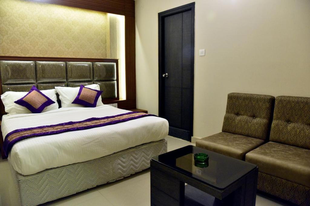 ไพน์ทรี บูทิก โฮเต็ล - กรีมส์ โร้ด Hotel เชนไน ภายนอก รูปภาพ