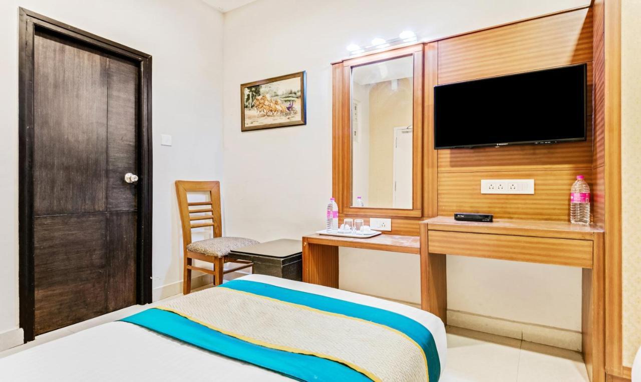 ไพน์ทรี บูทิก โฮเต็ล - กรีมส์ โร้ด Hotel เชนไน ภายนอก รูปภาพ